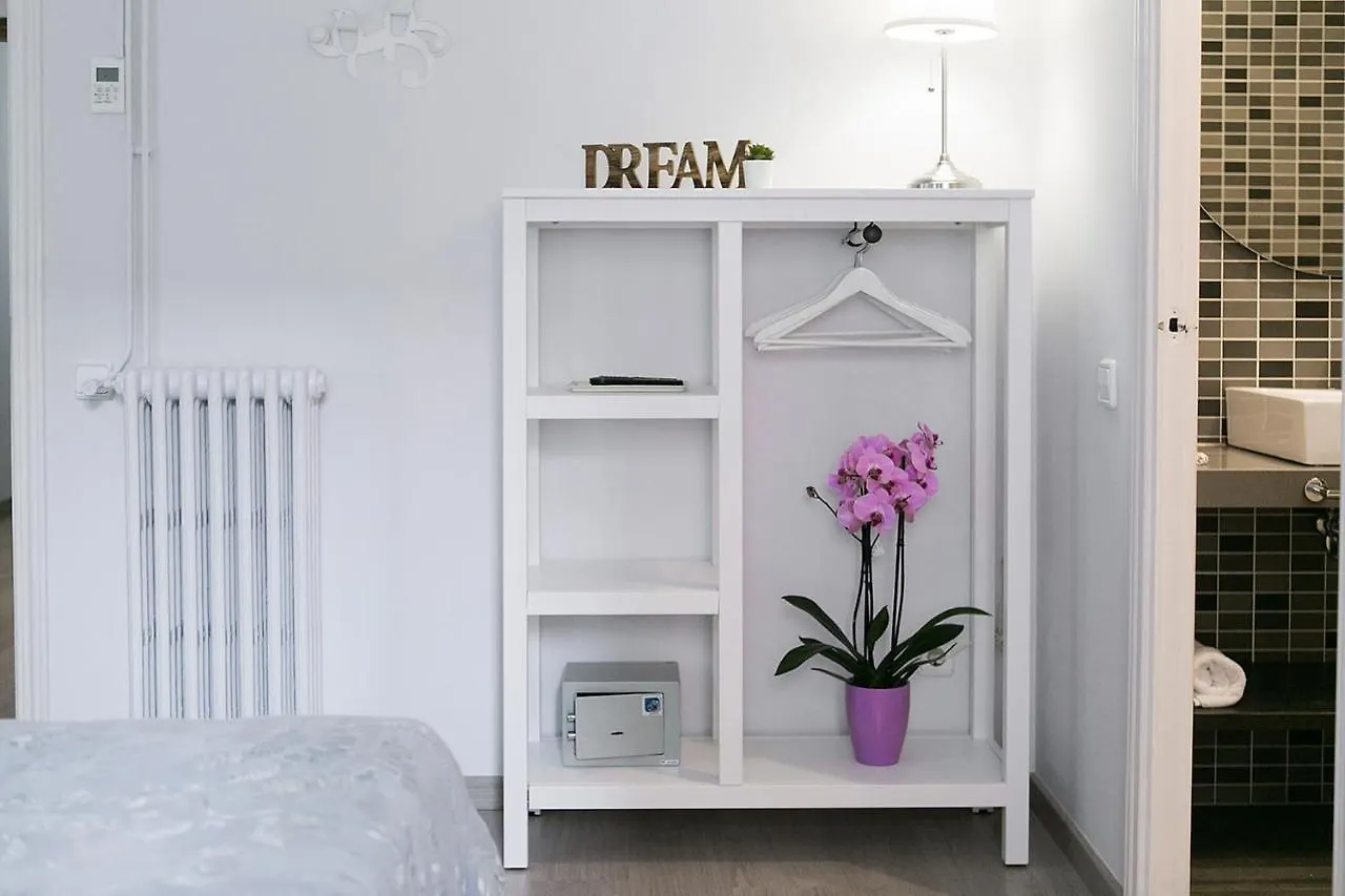 **  Blanc Guest House Barcelona Spain